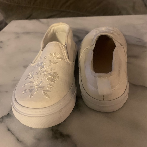 Baby Gap White Embroidered Slip-Ons - Picture 4 of 5